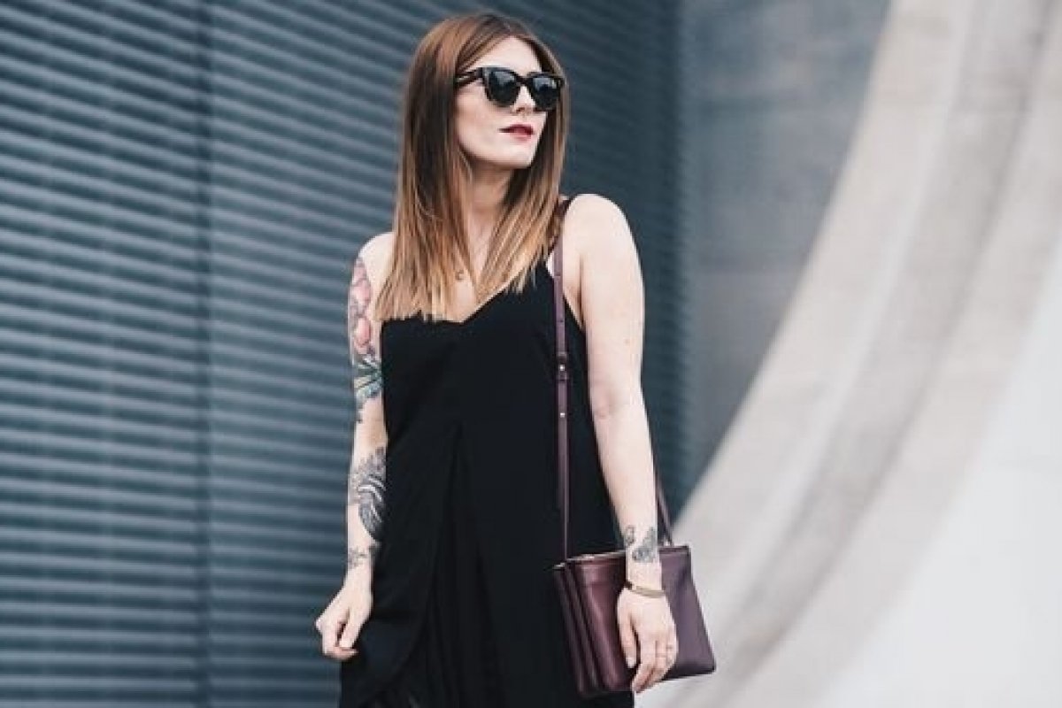 Confira looks para usar preto até nos dias quentes