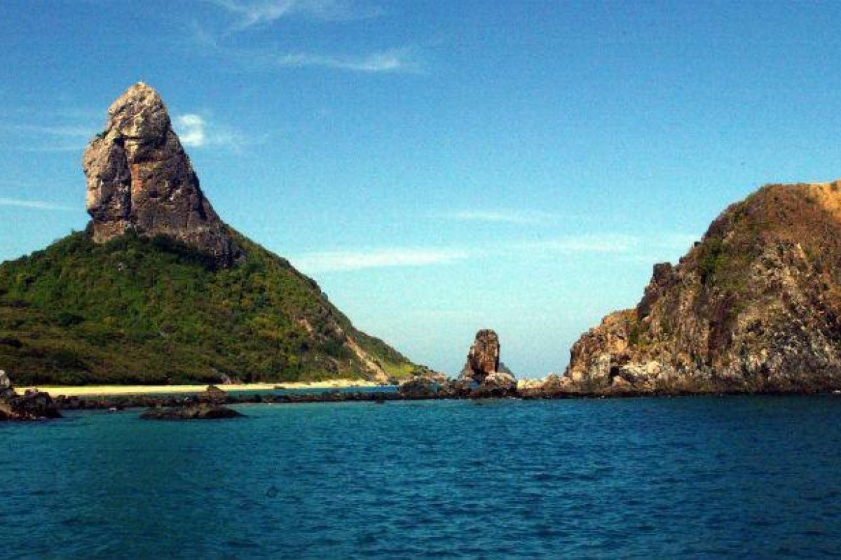 Turistas são presos após suspeita de falsificação em teste para coronavírus em Fernando de Noronha
