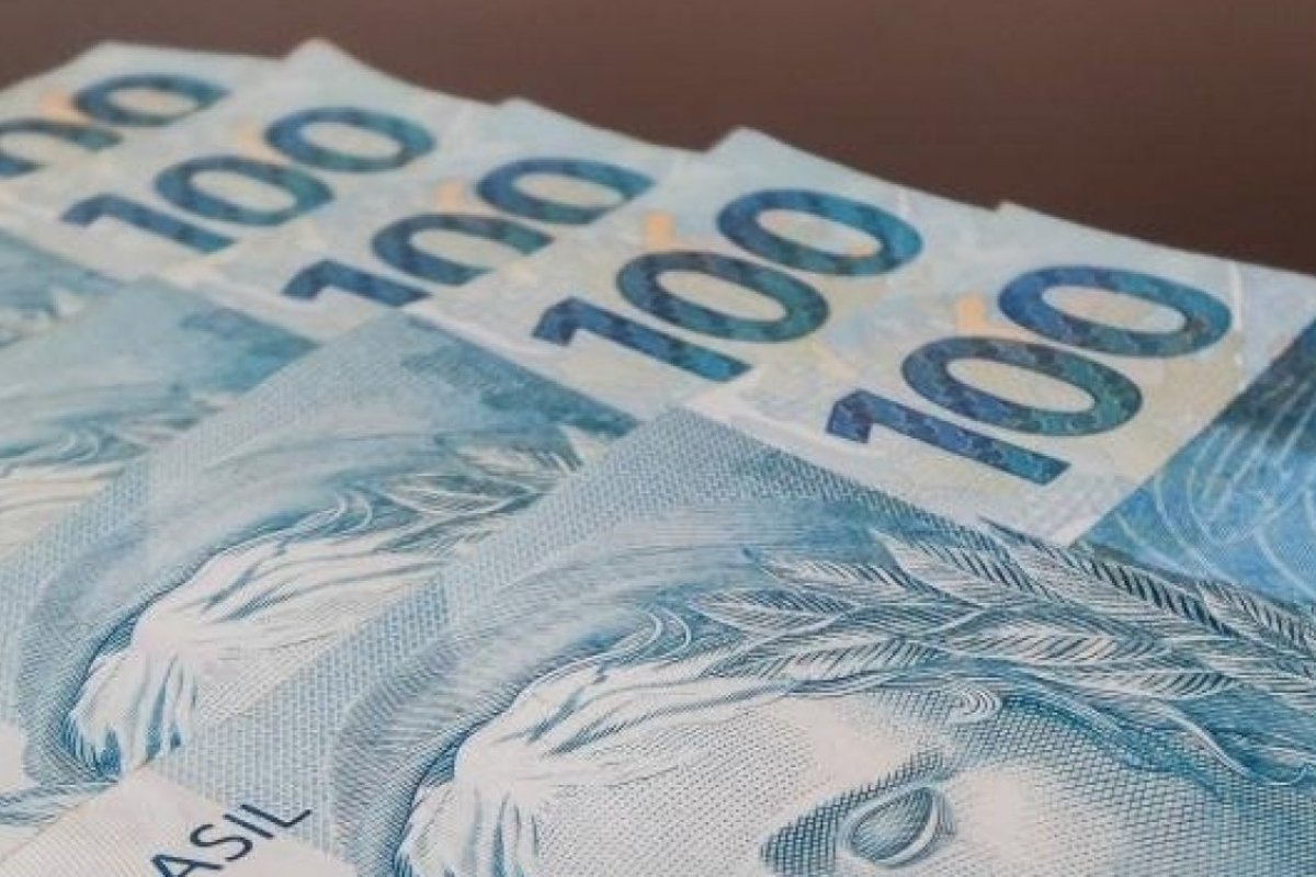 Governo estima rombo de cerca R$ 900 bi nas contas públicas em 2020