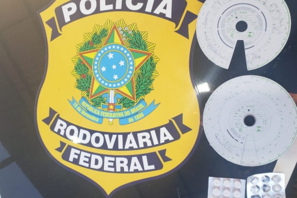 PRF flagra três caminhoneiros transportando 76 comprimidos de rebite em Eunápolis