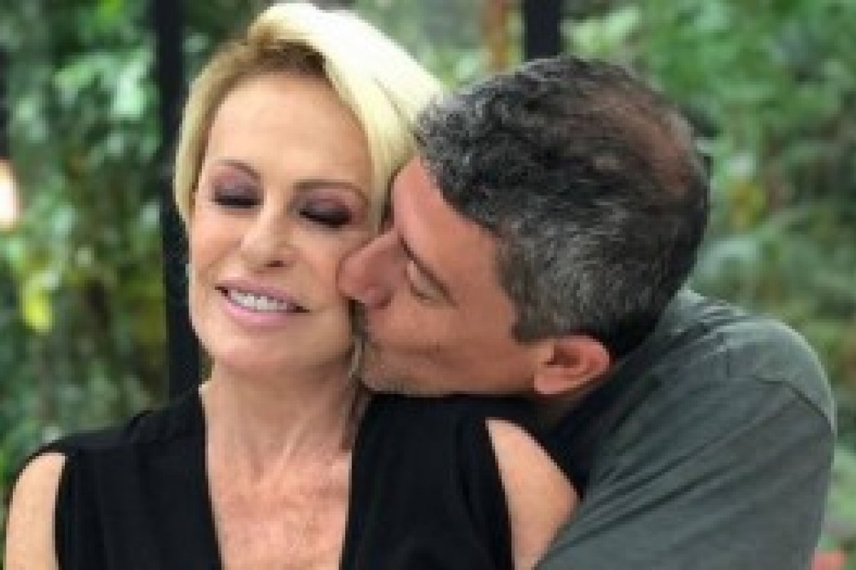 Ana Maria Braga foi informada da morte de Tom Veiga na estrada e está em choque