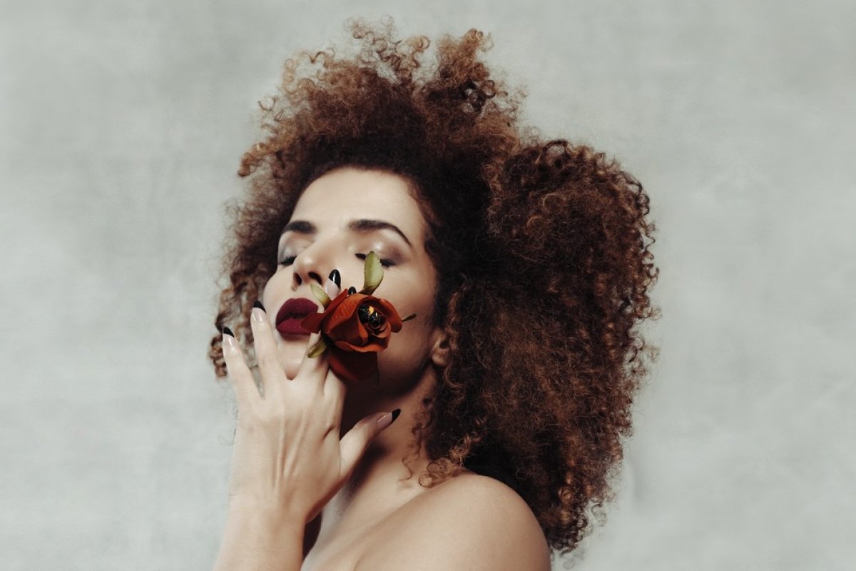 Vanessa da Mata traz para Salvador a turnê “Quando Deixamos Nossos Beijos Nas Esquina”