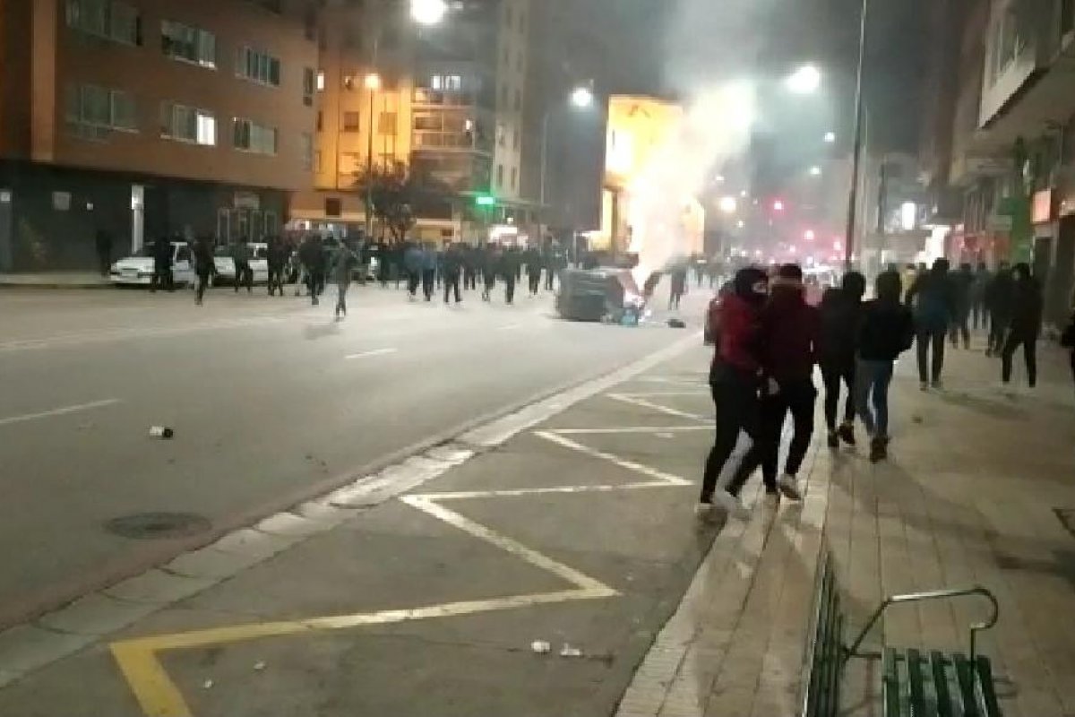 Vídeo: Espanha enfrenta protestos contra medidas de lockdown
