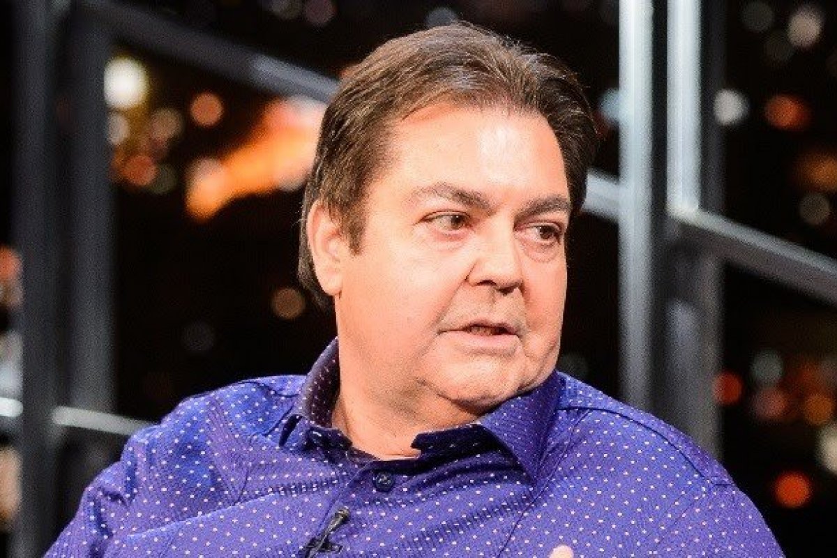 Fausto Silva é internado em São Paulo, mas já está em casa