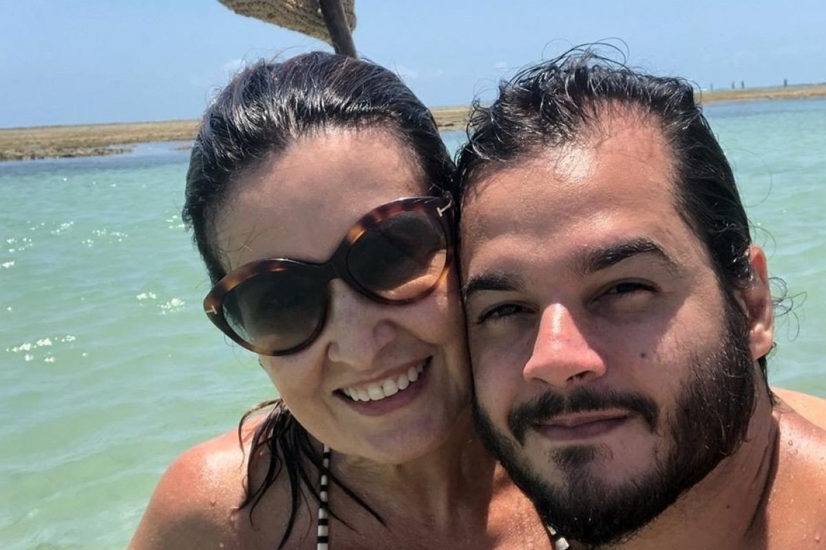Fátima Bernardes celebra 3 anos de namoro com Túlio Gadêlha