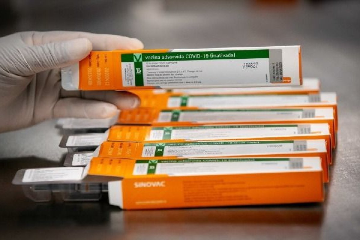 China diz que não há necessidade de vacinar toda a população contra Covid-19