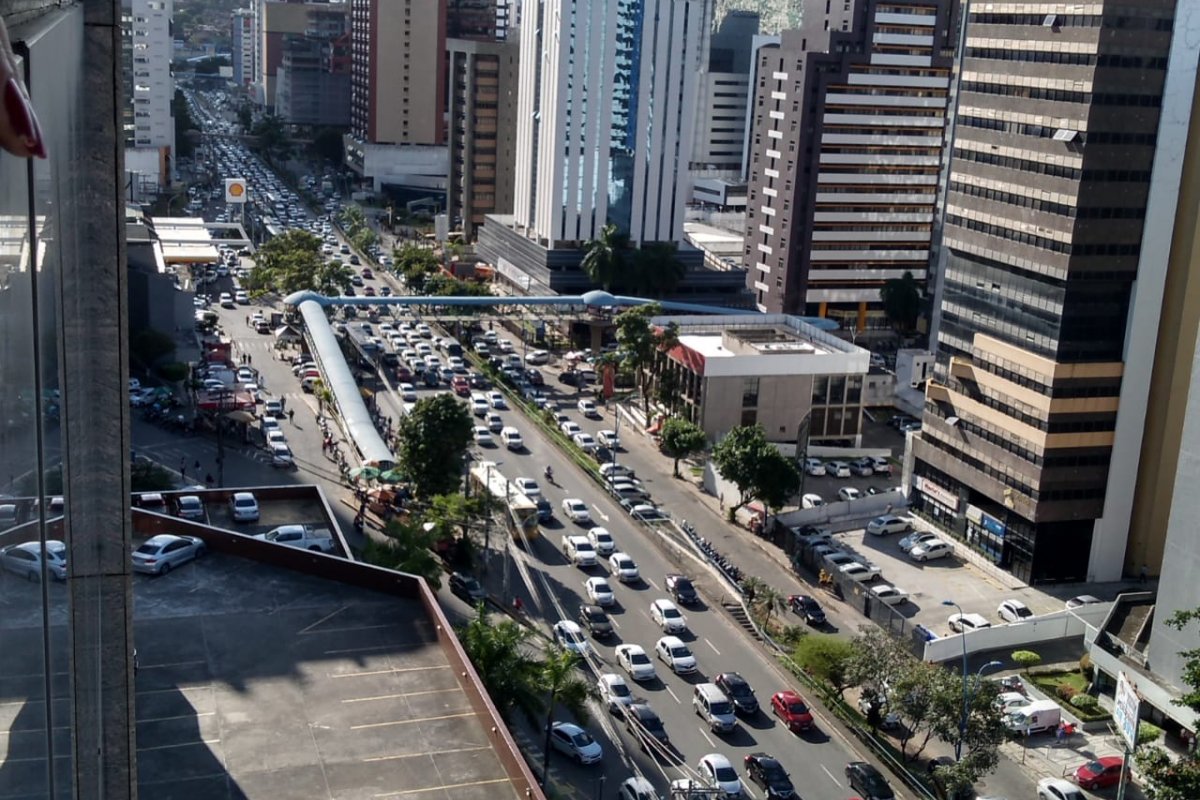 Boletim de trânsito: Saiba quais vias registram congestionamento nessa quinta-feira