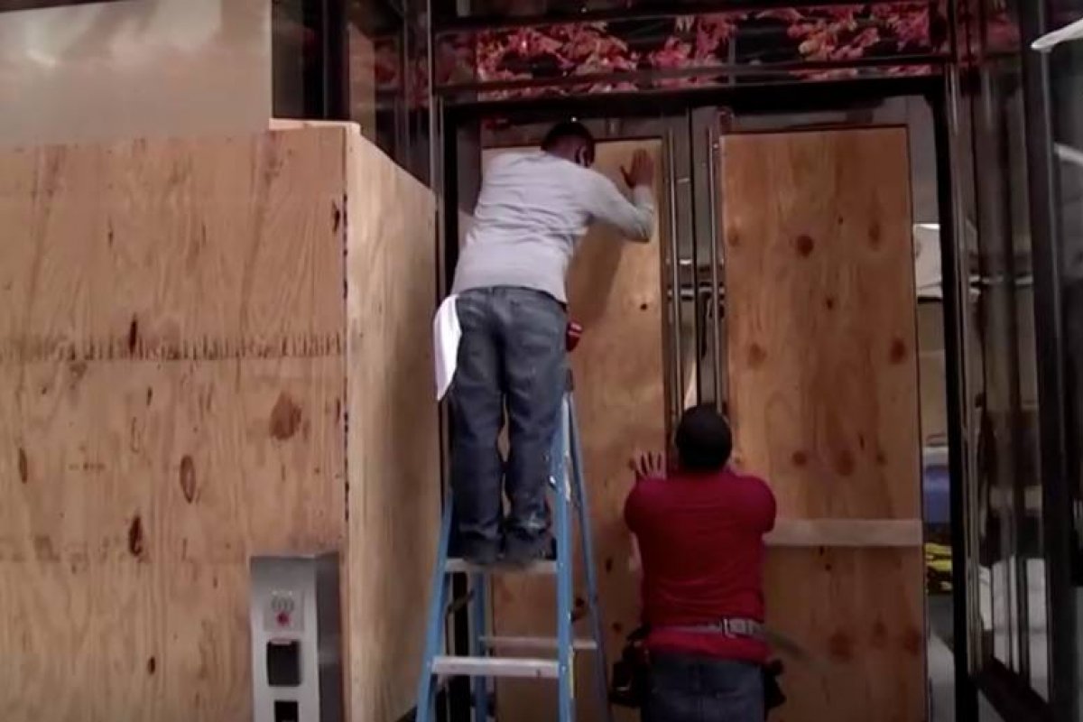 Cidades americanas protegem prédios com tapumes prevendo tumultos após eleições