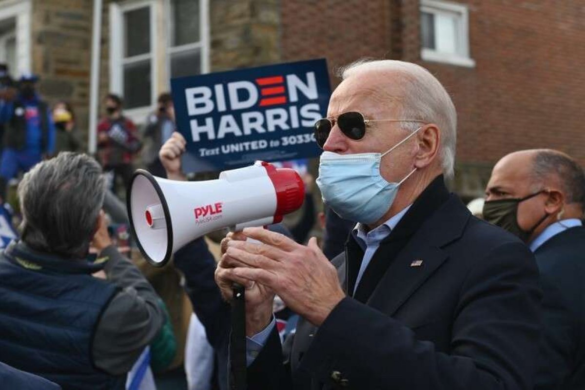"Não vai ter estados vermelhos ou azuis", garante Biden