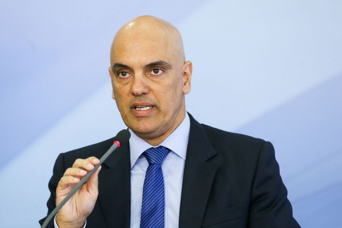 Alexandre de Moraes suspende investigação da Receita sobre irregularidades fiscais