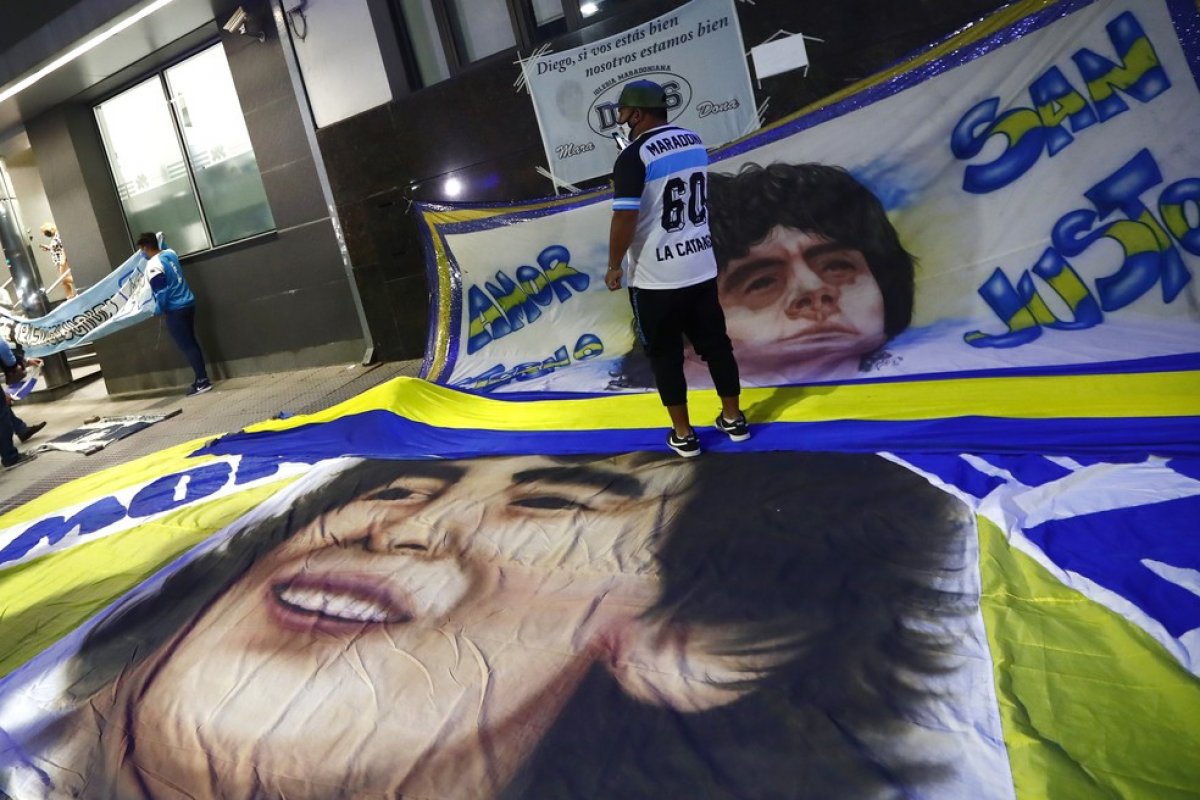 Cirurgia de Maradona é considerada de sucesso
