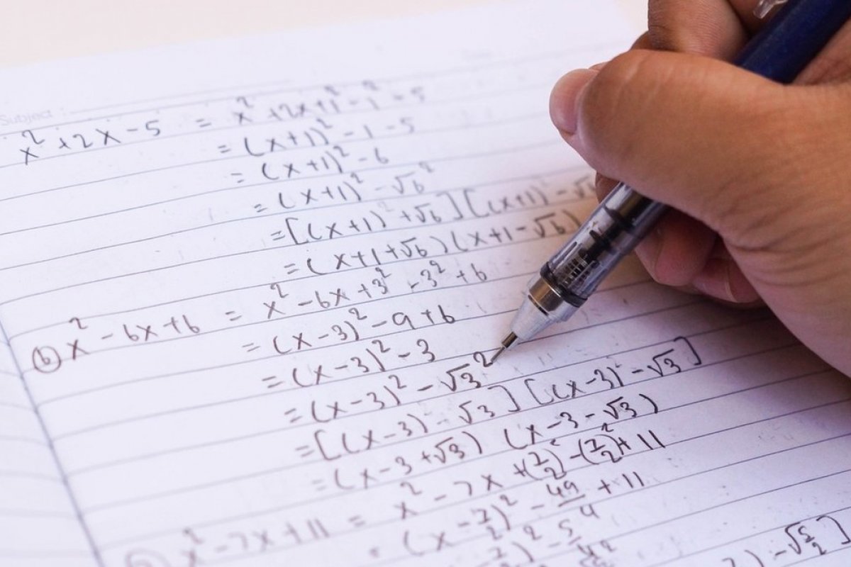 Alunos podem perder mais da metade na aprendizagem em matemática após fechamento das escolas, diz estudo