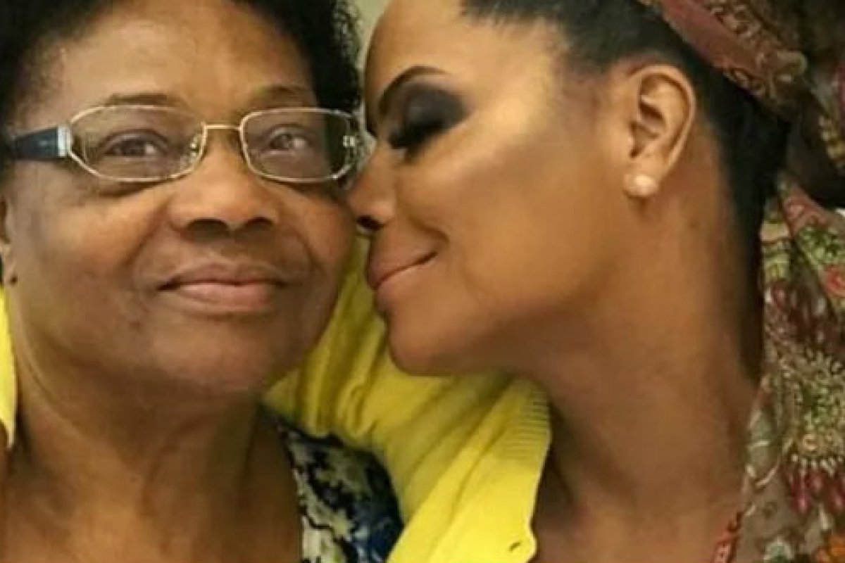 Com Covid-19, mãe de Adriana Bombom é internada em UTI