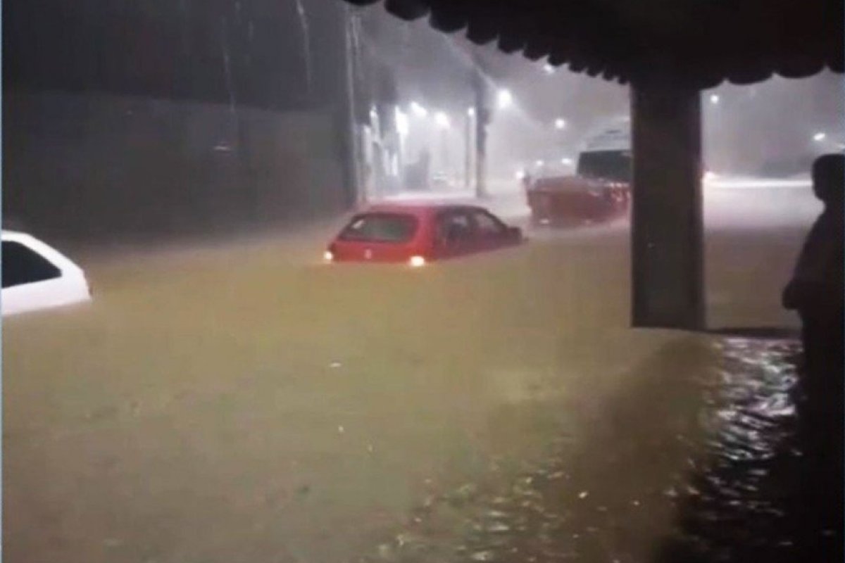 Instituto de meteorologia alerta para perigo de chuvas intensas e ventos fortes na Bahia