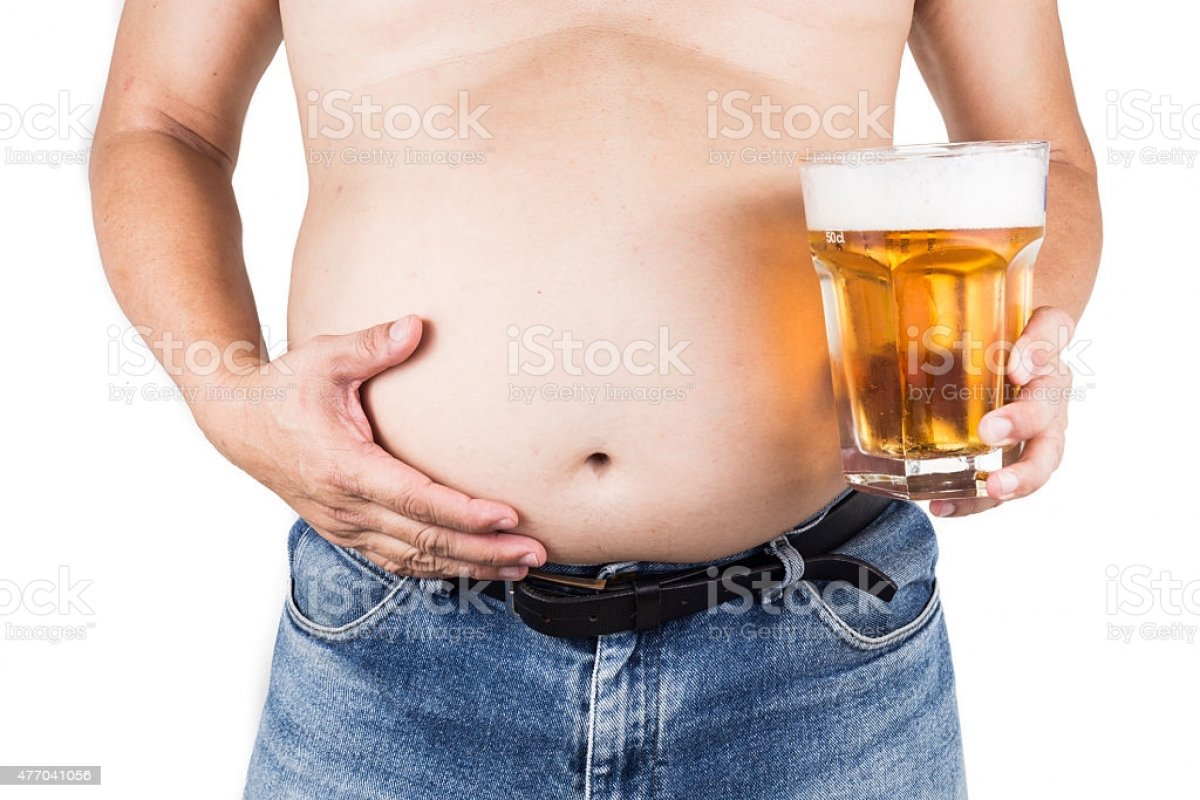 Consumo de álcool pode contribuir para redução do hormônio masculino e aparecimento de “barriga de chope”
