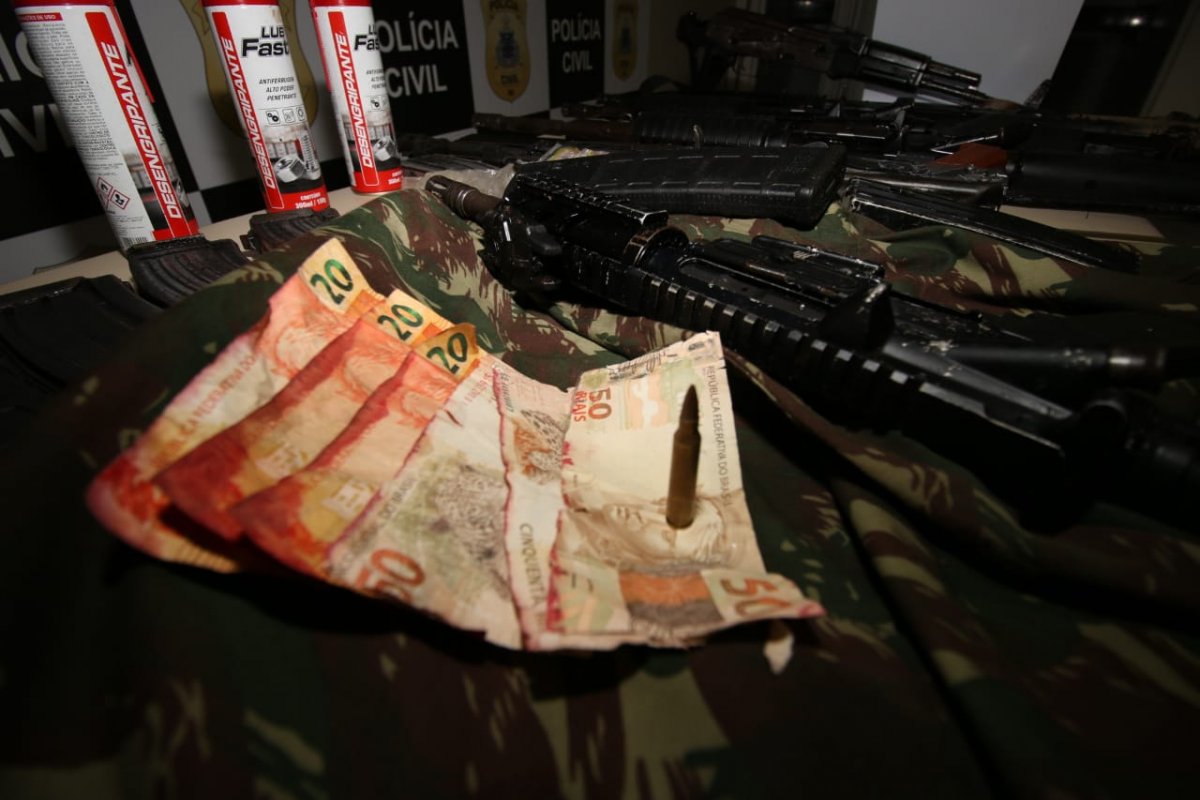 Polícia localiza seis fuzis usados em roubos a bancos em Salvador