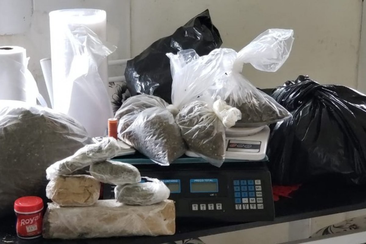 Homem é preso após pular muro e tentar fugir da polícia em Salvador