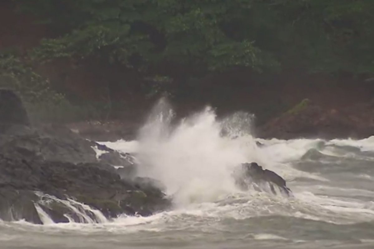 Mau tempo no fim de semana pode gerar ondas de até 3,5 metros na Bahia