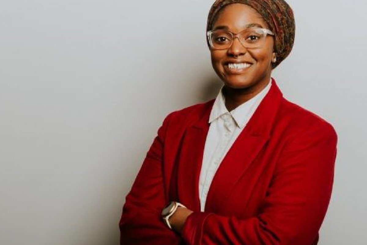 Pessoa não binária é eleita representante da assembleia em Oklahoma, nos EUA