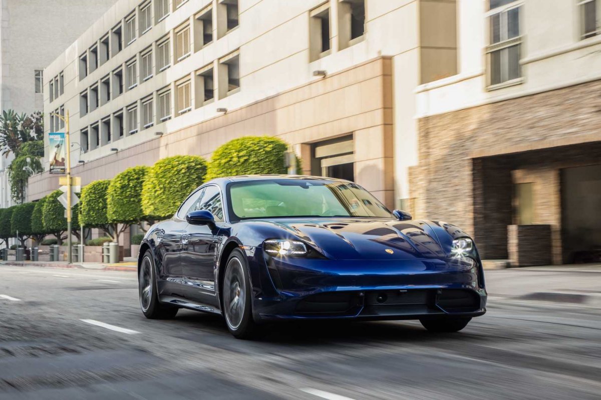Porsche Taycan elétrico estreia a partir de R$ 589 mil