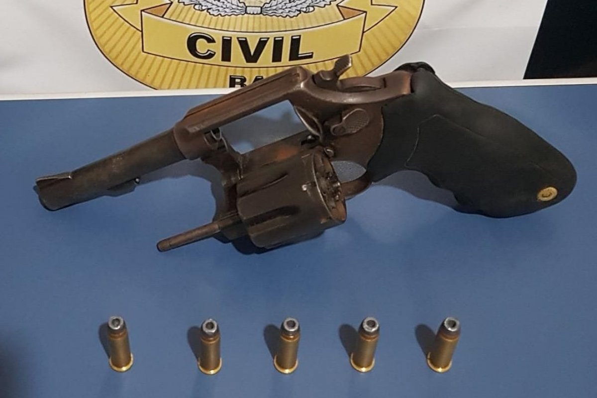 Revólver e munições são apreendidas no norte da Bahia