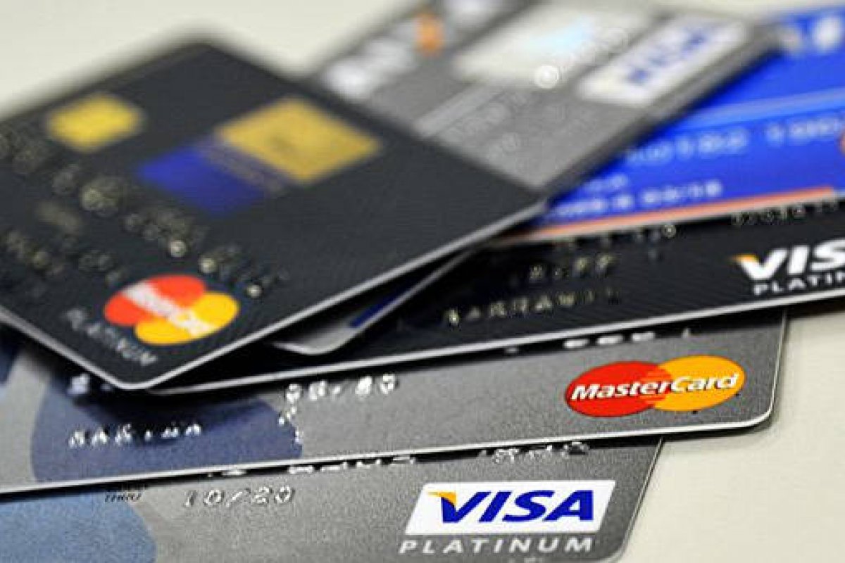 CNC: número de famílias endividadas cai para 66,5% em outubro