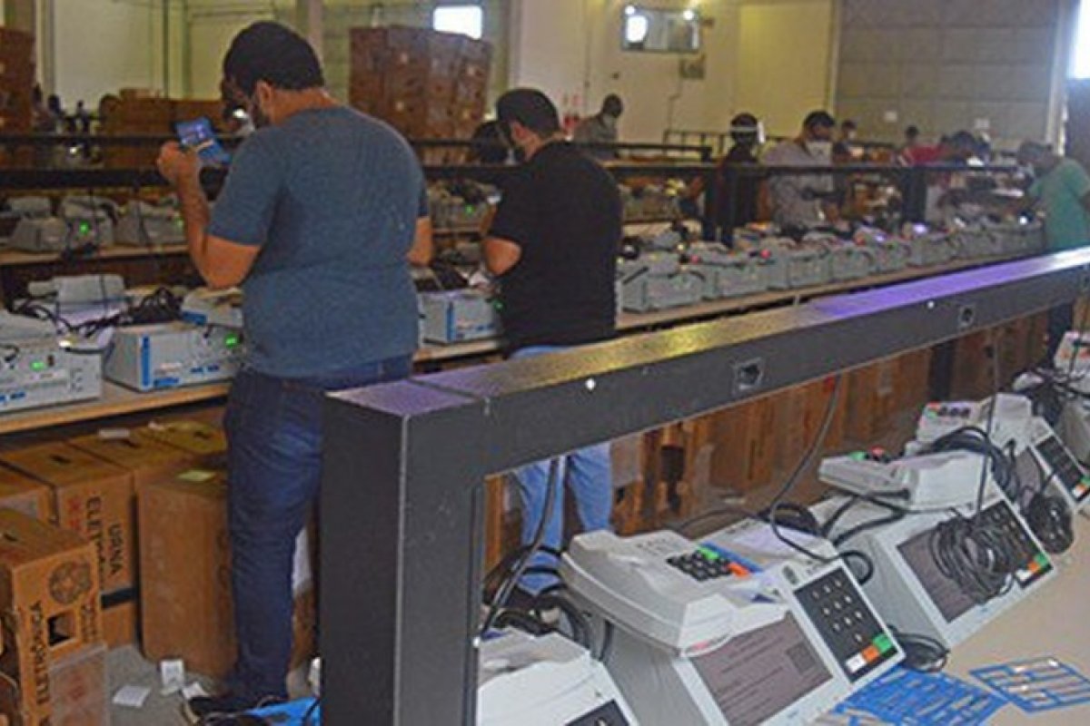 TRE inicia processo de inseminação e lacração das urnas na Bahia