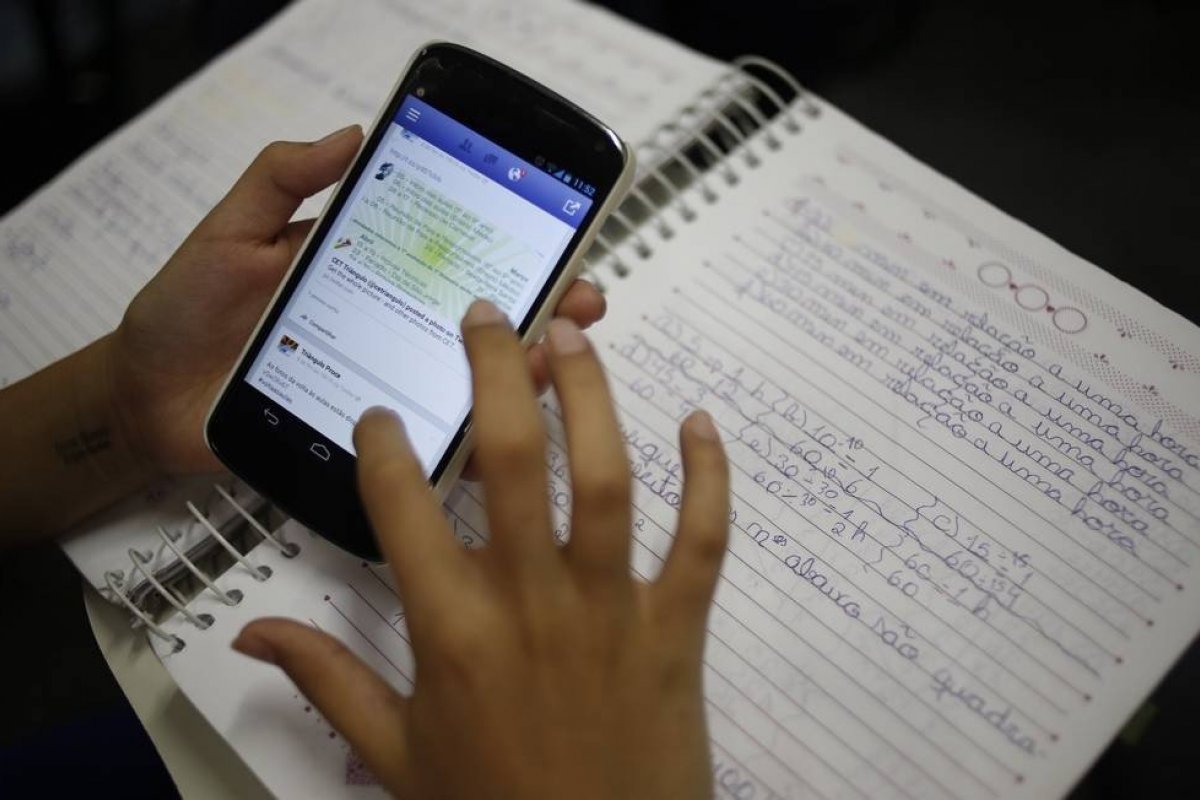 Pesquisa revela que celular é a principal ferramenta de estudo e trabalho na pandemia