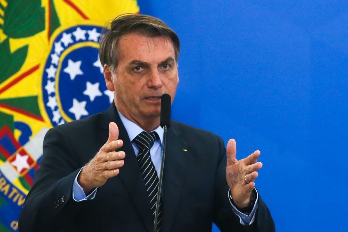 Bolsonaro defende o voto impresso nas eleições de 2022 