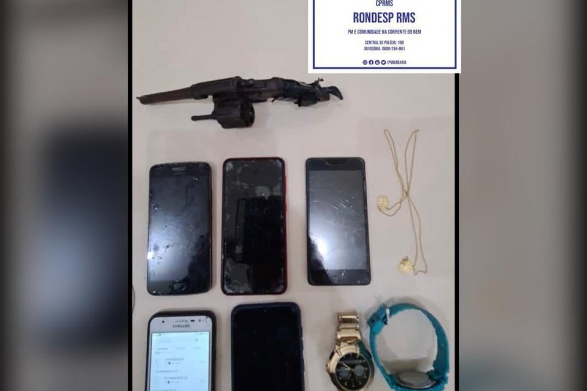 Dupla suspeita de praticar assaltos em Lauro de Freitas, na Bahia, é presa