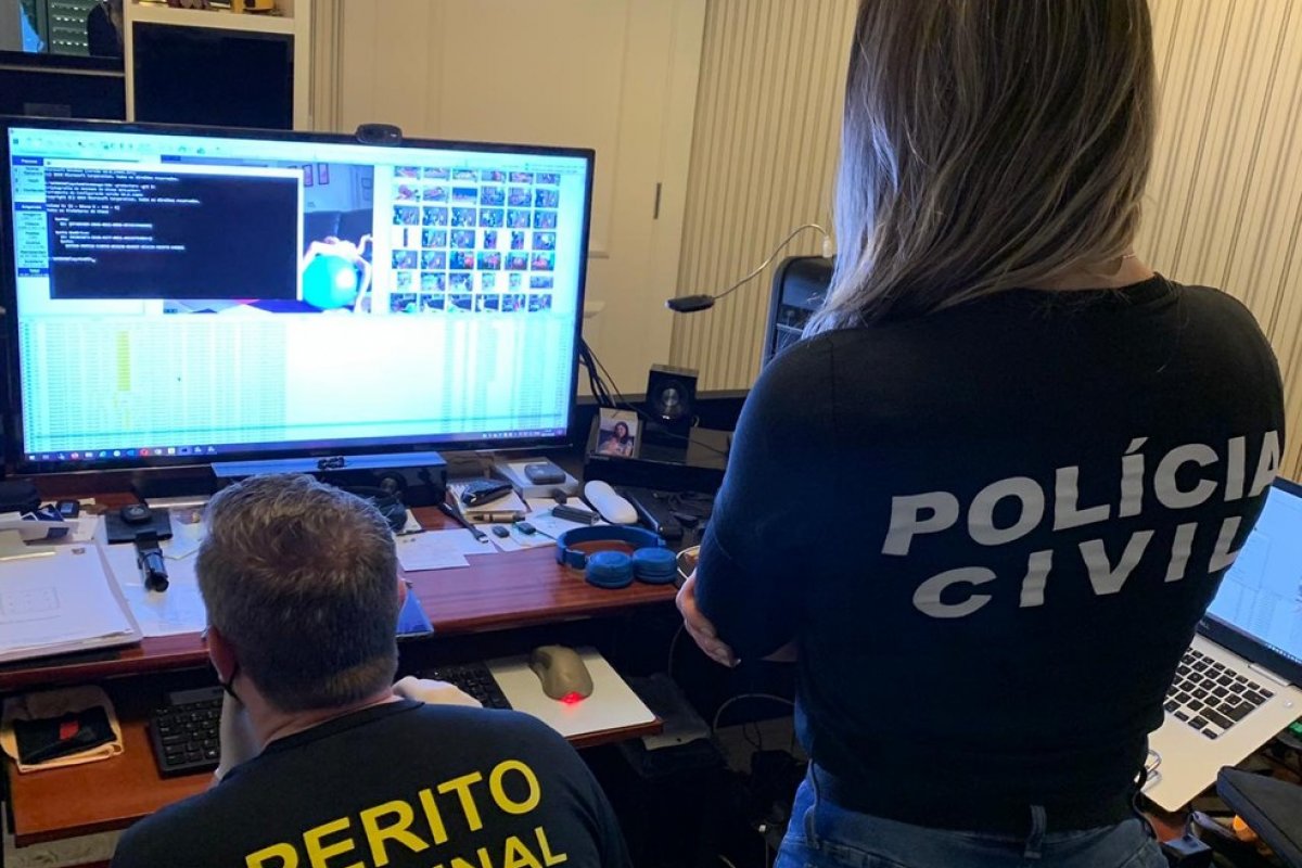 MJ e policiais civis cumprem mandados contra pornografia infantil em 10 estados e 4 países