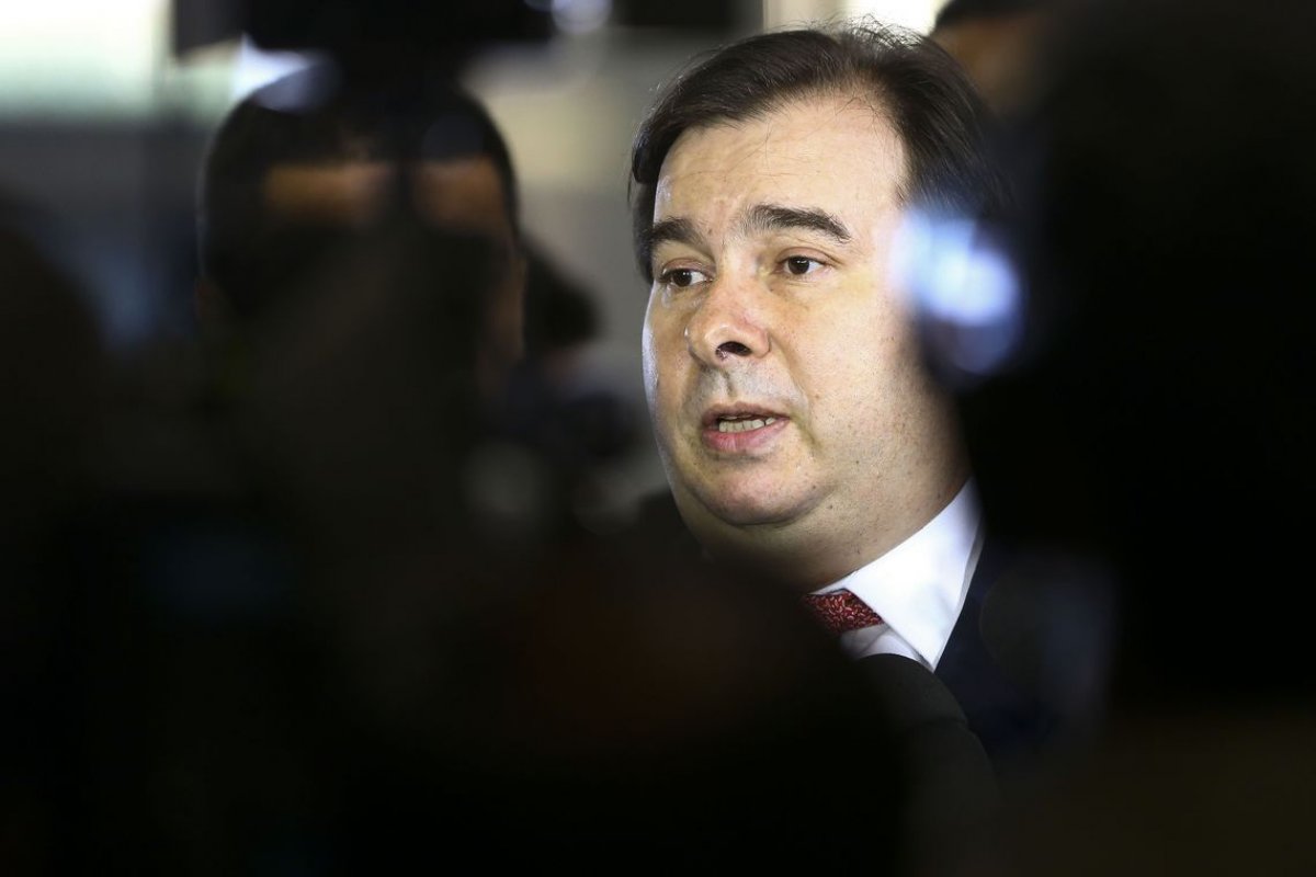 Cortesia com chapéu alheio