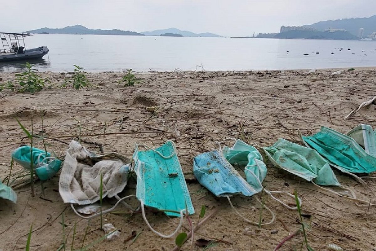 Cresce o número de máscaras e EPIs usados no combate a Covid-19 encontradas nos oceanos