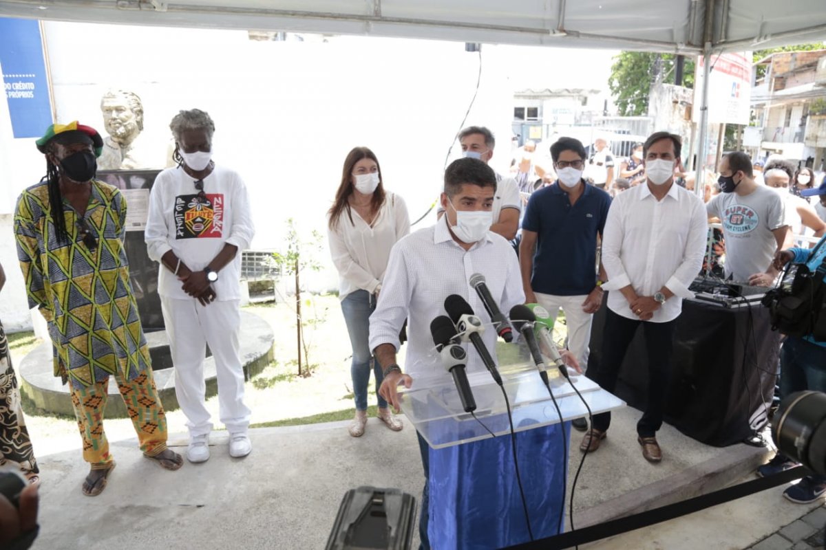 Aumento de internações em hospitais particulares faz prefeitura adiar reabertura de praias