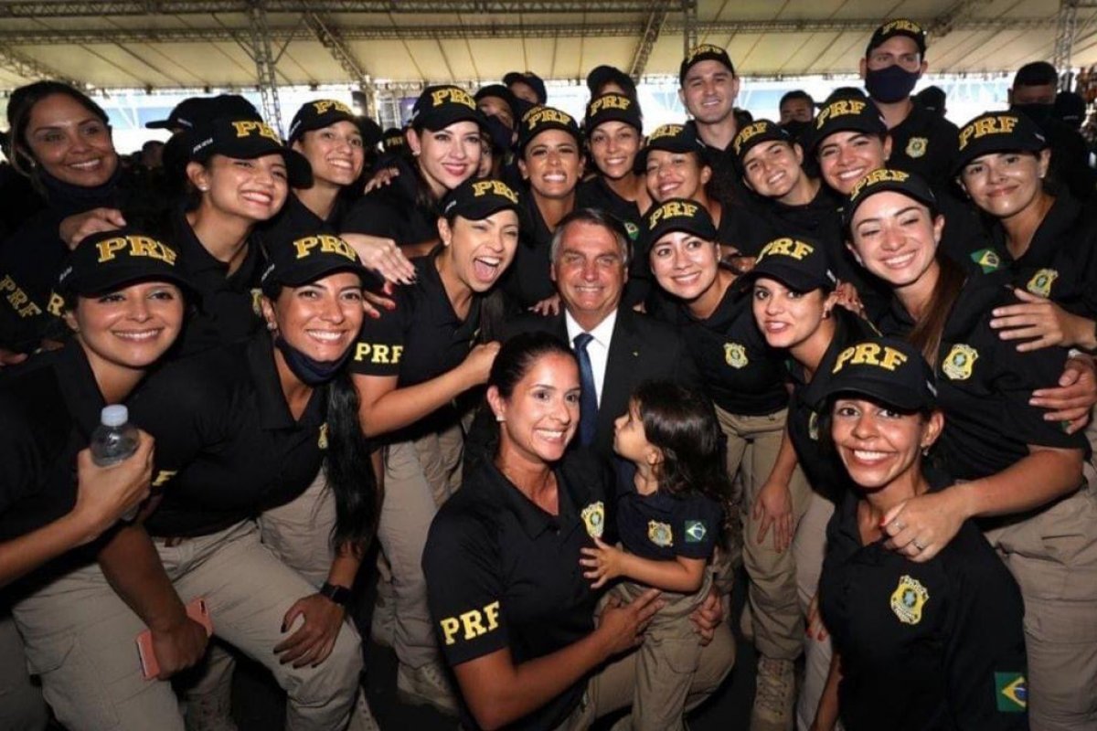 Bolsonaro participa da formatura de novos PRFs em Florianópolis