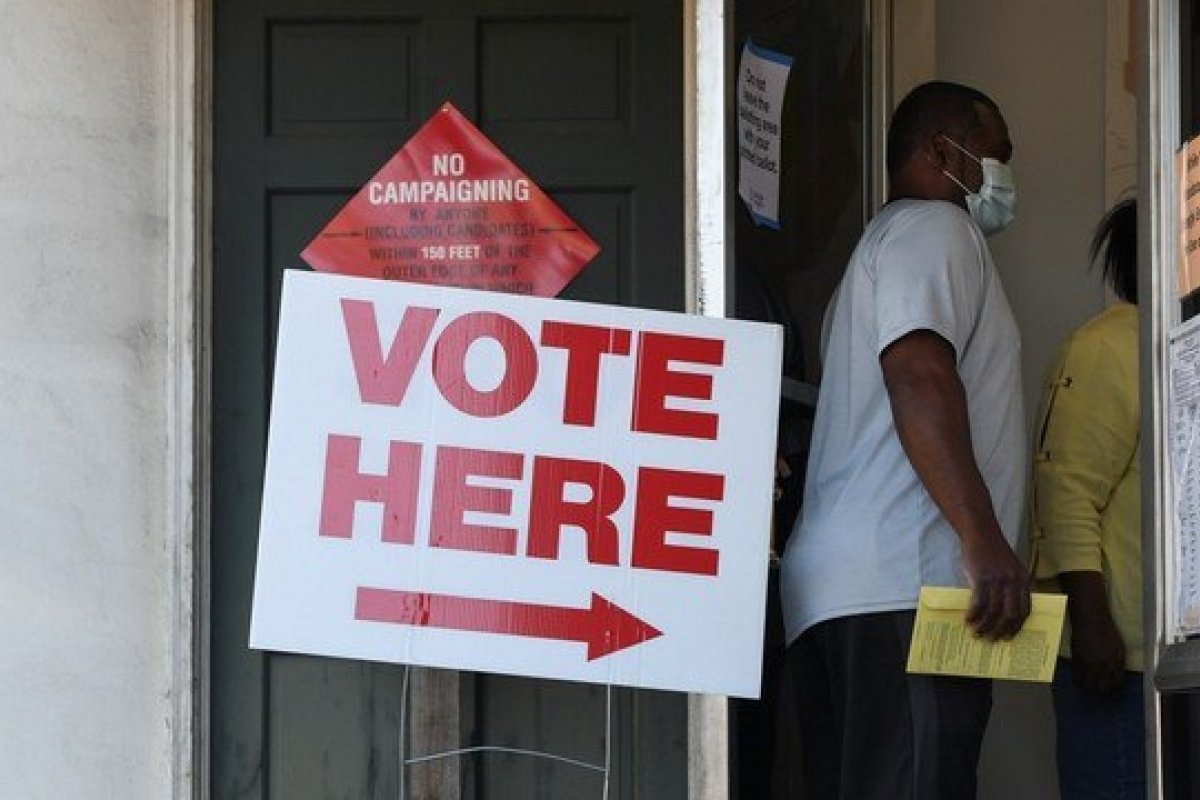 Eleições EUA: Funcionário dos Correios é preso com mais de 800 cédulas eleitorais não entregues