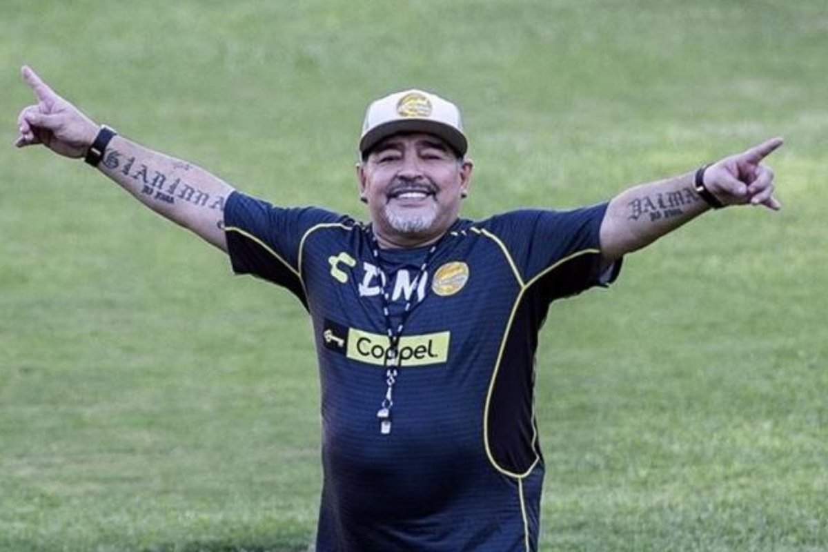 Maradona é sedado para conter sintomas de abstinência