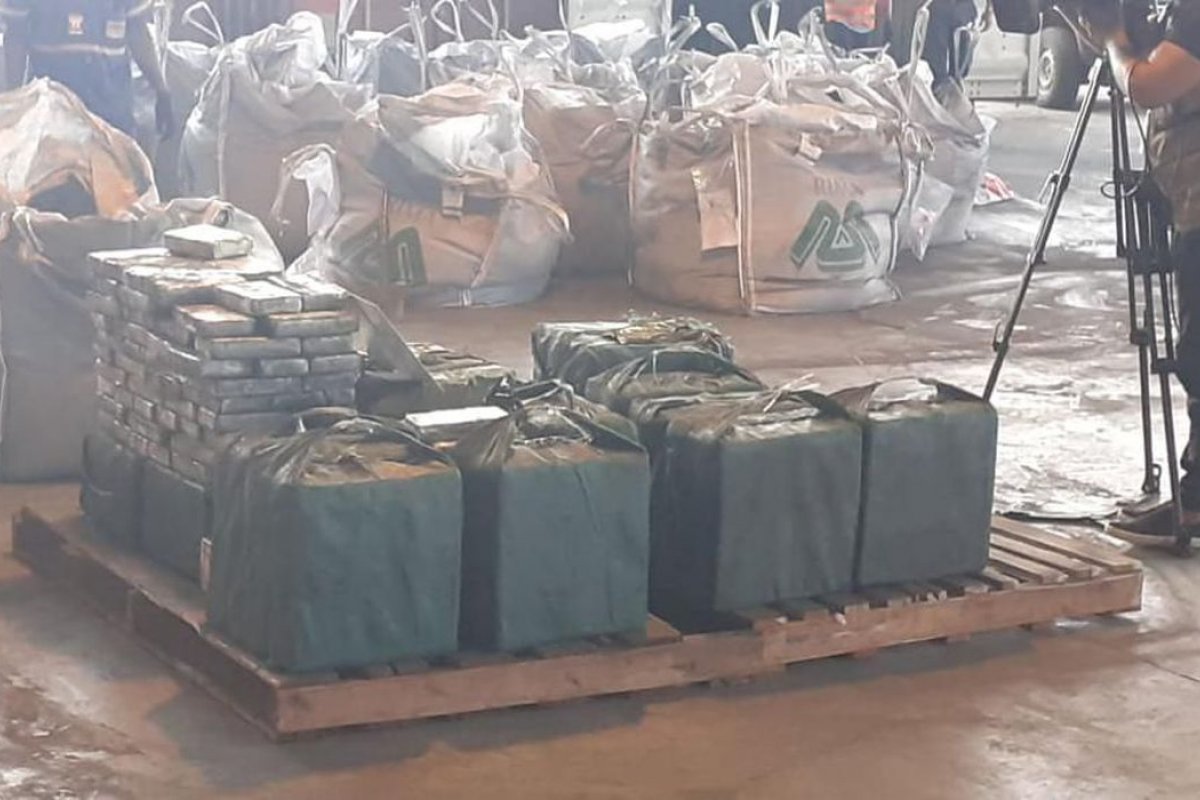 Ação conjunta faz uma das maiores apreensões de cocaína no Rio