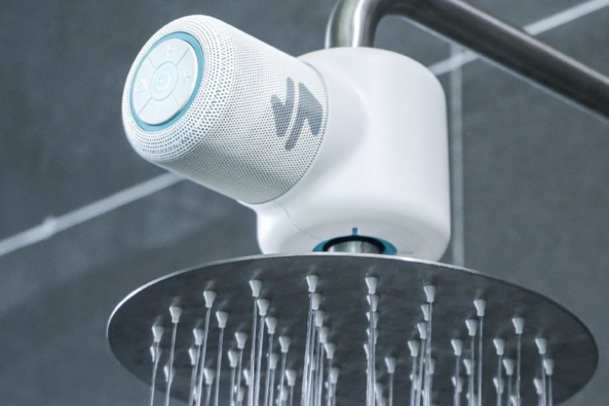 Empresa lança caixa de som bluetooth que funciona com pressão do chuveiro