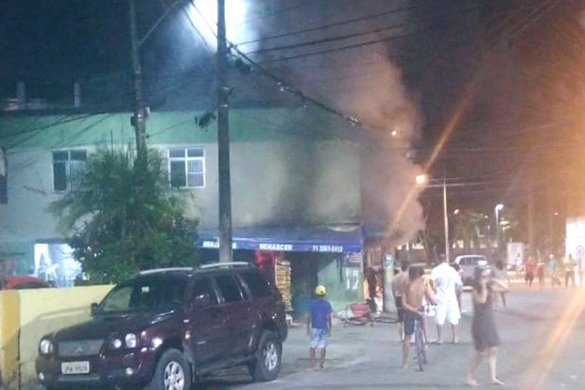 Incêndio atinge mercearia no bairro do Bonfim, em Salvador