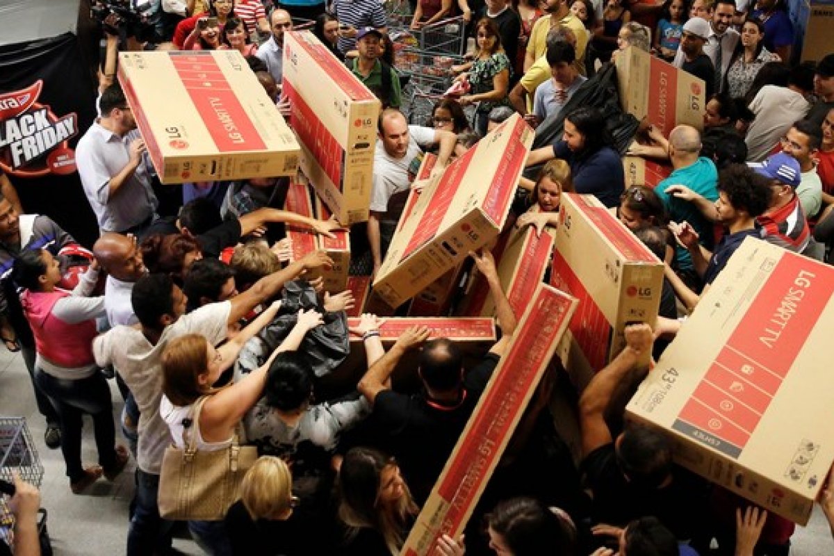 Empresas aproveitam Black Friday para incluir promoções de carros e até de imóveis