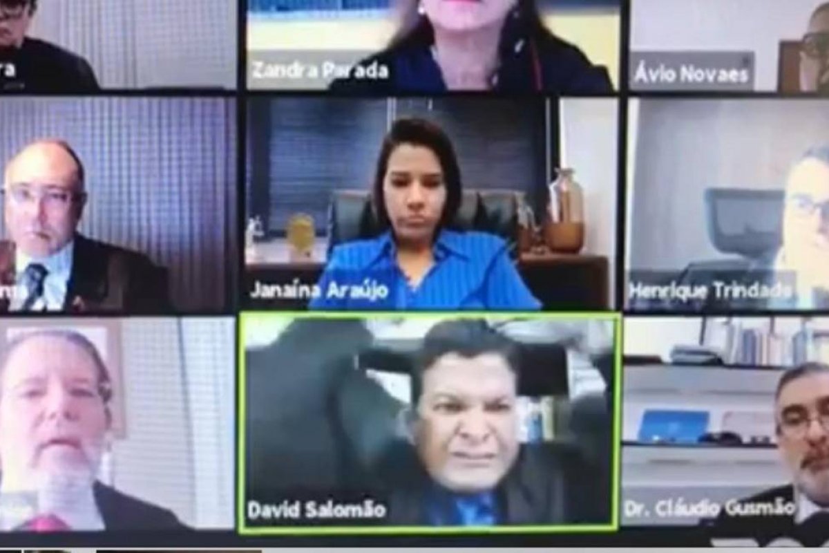 Vídeo: advogado se exalta e tem ataque de fúria durante sessão do TRE-BA