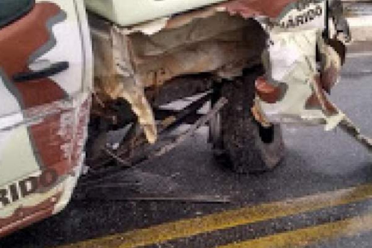 Após derrapar em pista com óleo, motorista de viatura pede controle do veículo