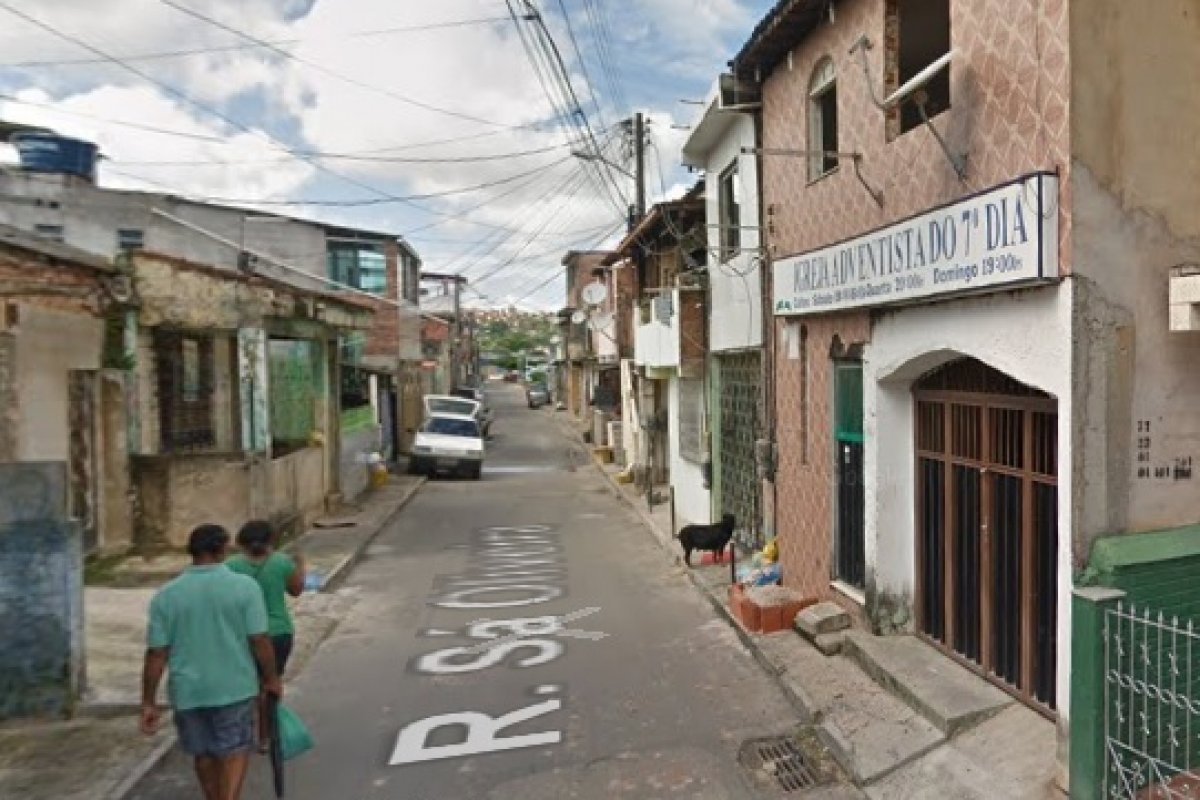 Jovem morre após ser atingida por tiros dentro de igreja em Salvador