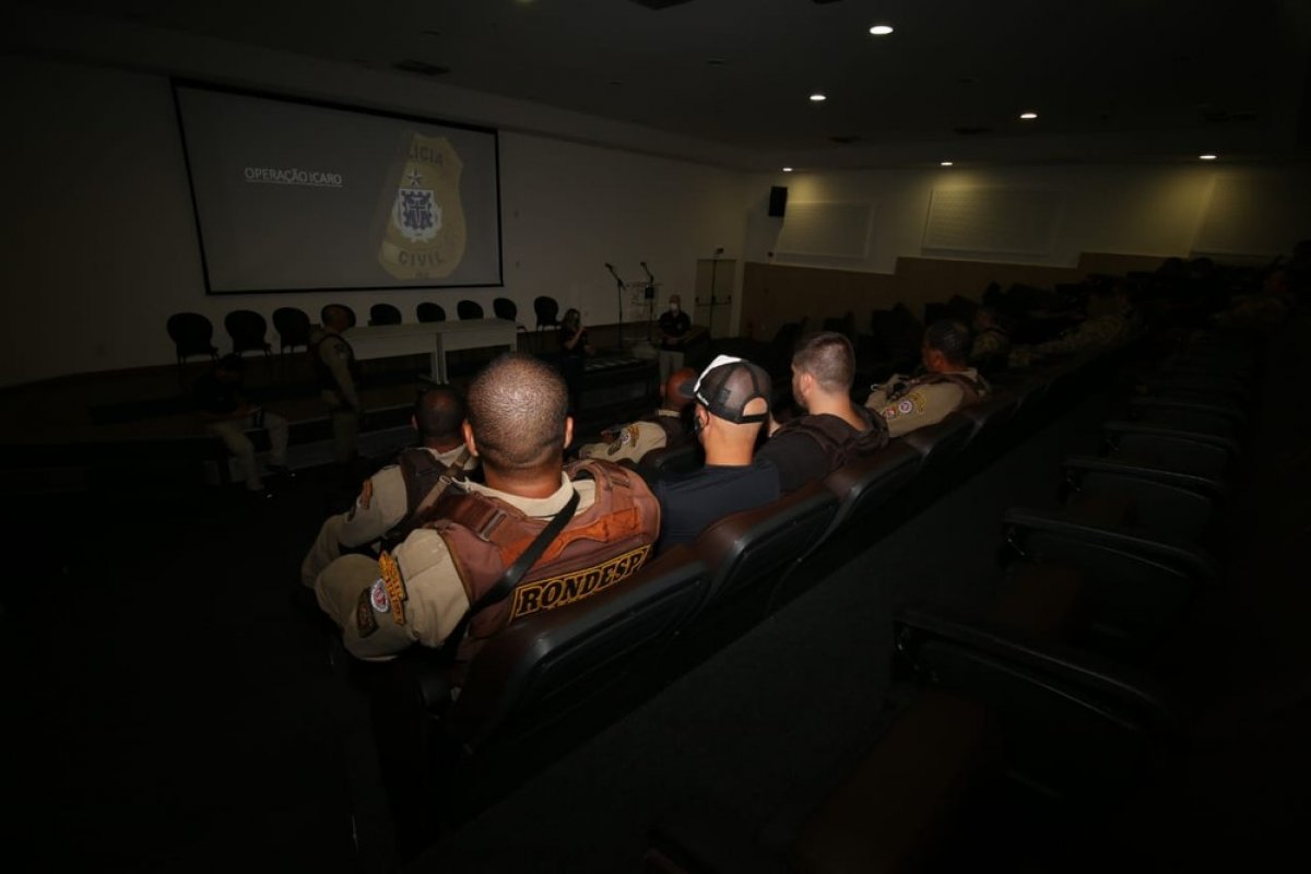 Operação Ícaro cumpre mandados na Bahia e em São Paulo contra grupo investigado por tráfico e roubos a bancos