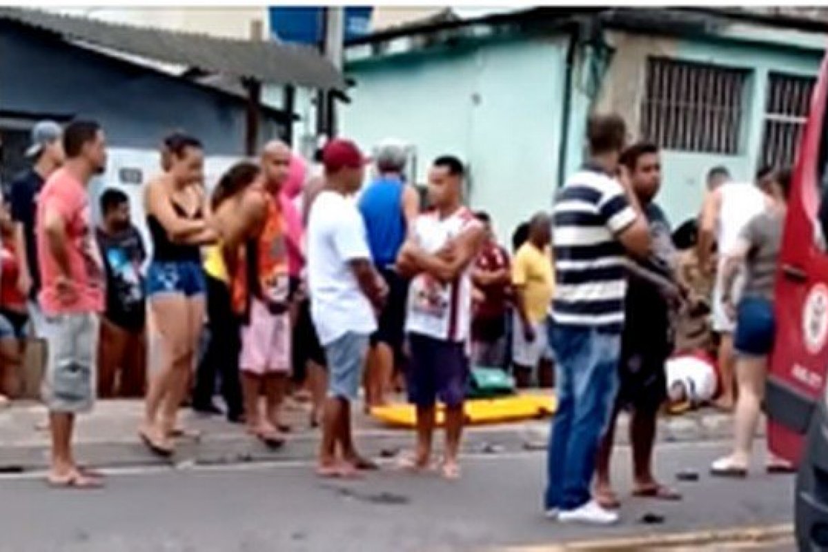 Três pessoas ficam feridas por explosão de fogos de artifício durante carreata em Nova Iguaçu