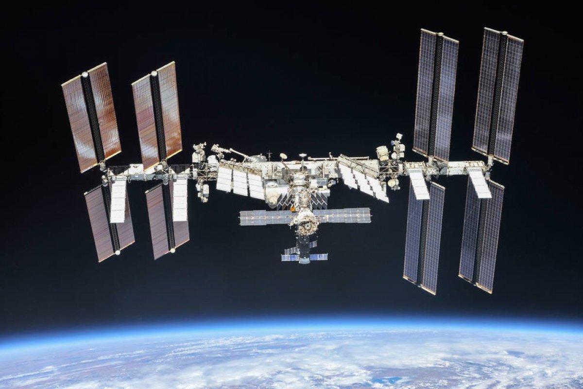 Nasa faz alerta de colisão no espaço entre constelação de satélites pode causar colisões