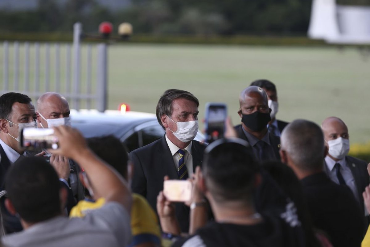 Bolsonaro sugere que população pense na postura dos prefeitos sobre a Covid-19 antes de votar