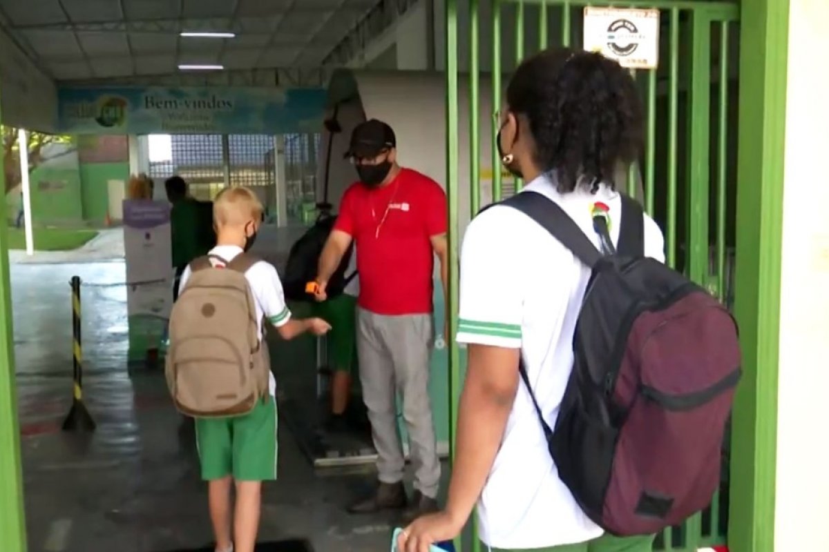 Estudantes dos ensinos fundamental e médio da rede particular retornam às aulas presenciais em Luís Eduardo Magalhães