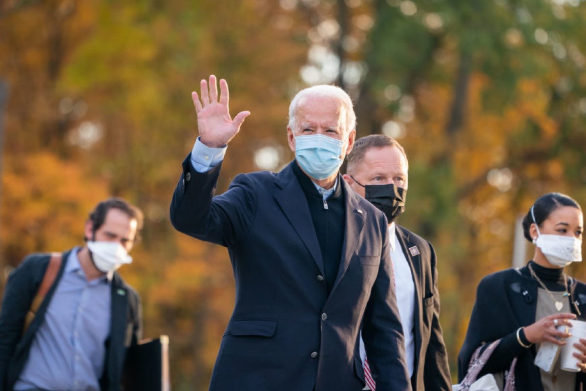 Biden confirma vacina gratutita contra covid-19